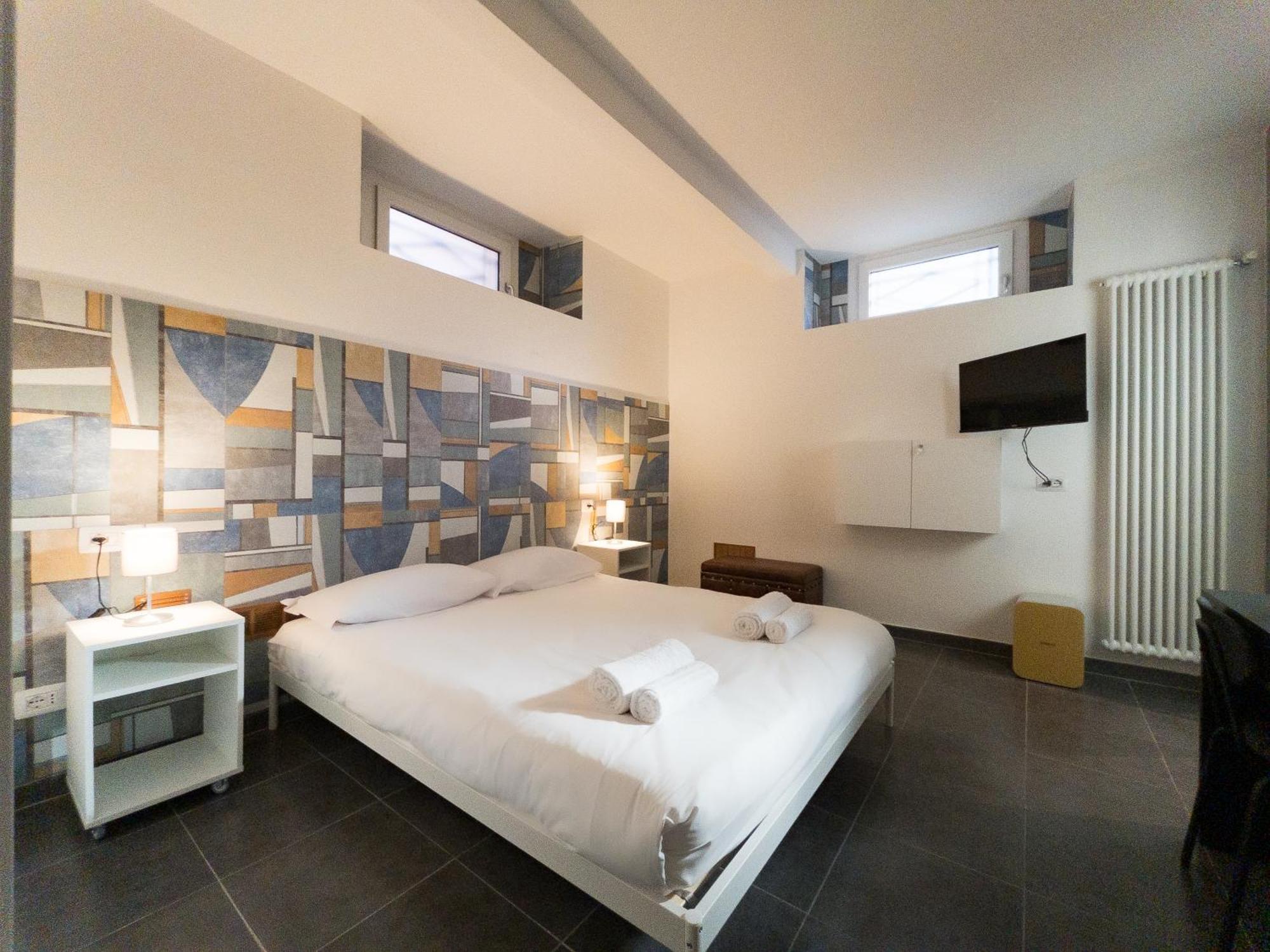 Rrrapido Holy Suites And Rooms - Via Sardegna Milão Exterior foto