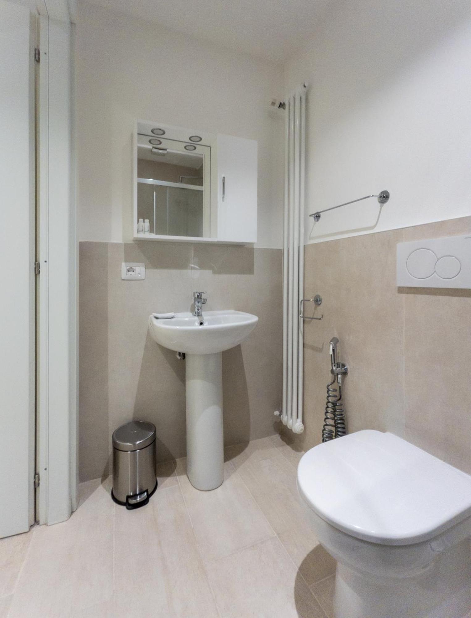 Rrrapido Holy Suites And Rooms - Via Sardegna Milão Exterior foto