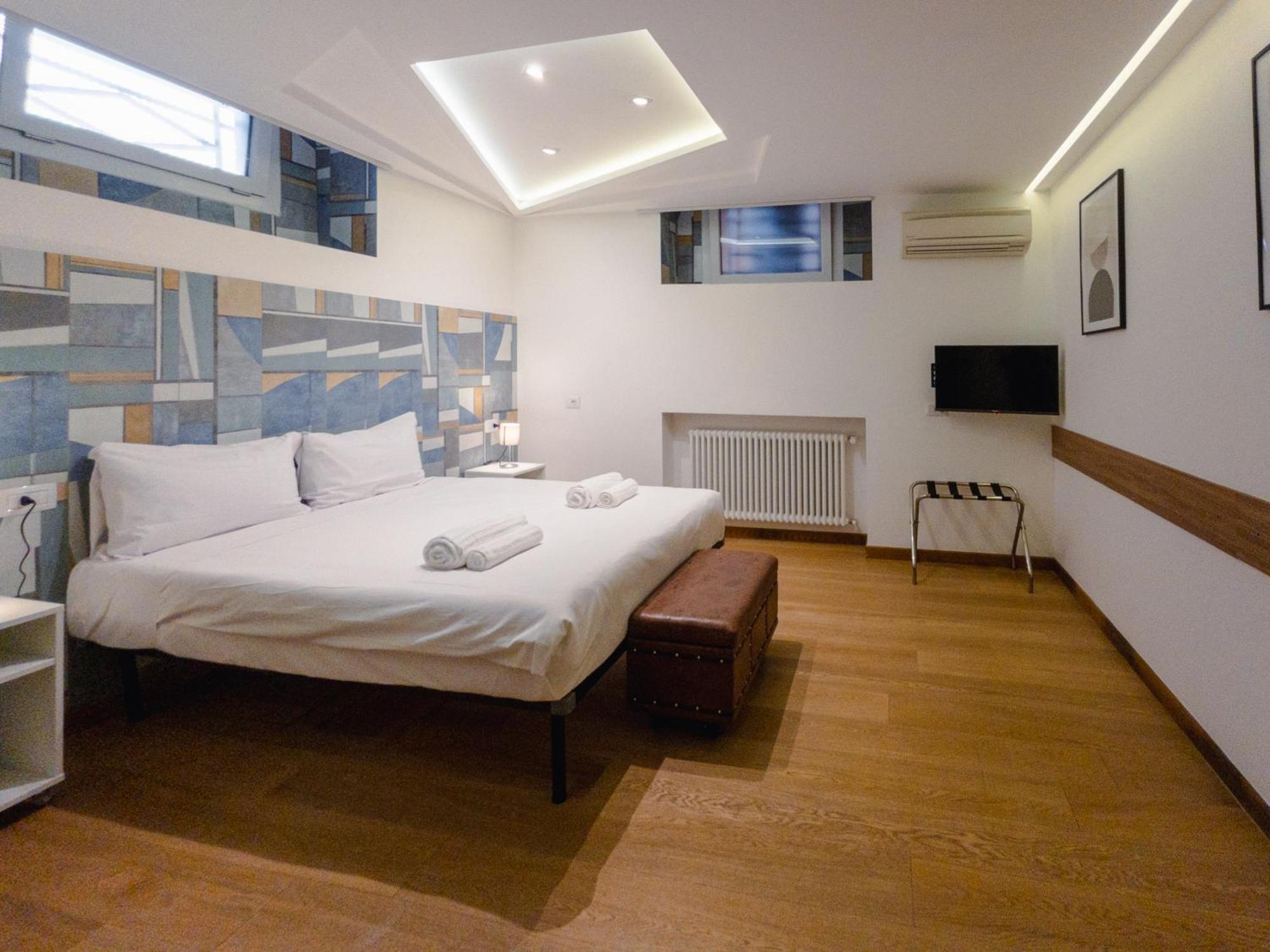 Rrrapido Holy Suites And Rooms - Via Sardegna Milão Exterior foto